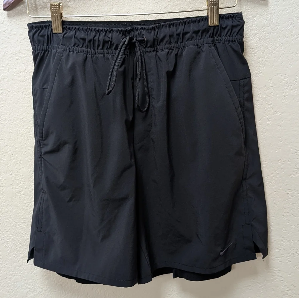 Black Nike Dri-Fit Performance lightweight quick dry Shorts Men’s. Size Small